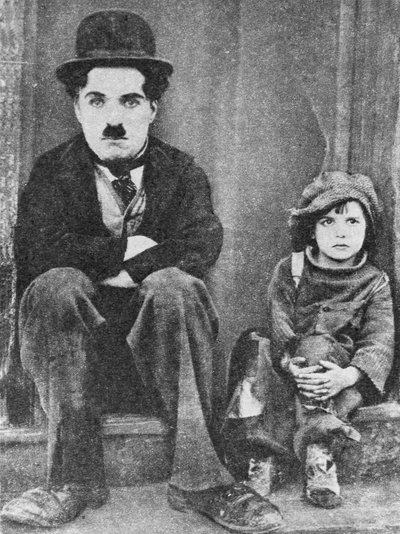 Charlie Chaplin och Jackie Coogan i The Kid (s/v foto) av Unbekannt