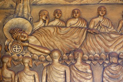 Chua Thiep Long buddhistisk pagod. Lutande Buddha. Efter 45 års undervisning i Dharma, gick Buddha in i Parinirvana. Staty. Thay Ninh. Vietnam av Unbekannt