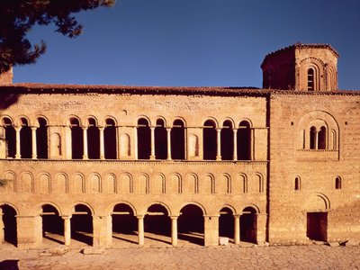 Church of Saint Sofia, utsikt över den västra portikfasaden konstruerad under ärkebiskop Grigorios av Unbekannt