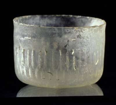 Kopp med hjulskuren dekor, från Syrien eller Egypten, islamisk period, ca 900 e.Kr. (glas) av Unbekannt
