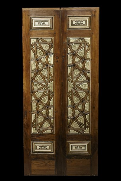 Dörr med stjärndekor. Egypten, Kairo, cirka 1380-1420. Rosenträ, jujubier, ebene, elfenben. Louvren av William M. Timlin
