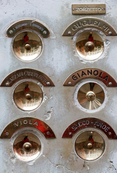 Dörrklocksknapppanel, Venedig, Italien (foto) av Unbekannt