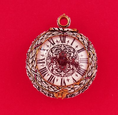 Franskt fickur med guldboett emaljerad i relief med vita blommor och bladverk med svarta markeringar, av Goullons, ca 1650 (se även 66858) av Unbekannt
