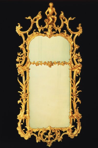 George III pirspegel i förgyllt trä, med två plattor, utarbetad krön, centrerad av figuren av en apa på en stenställning, ca 1765 av Unbekannt