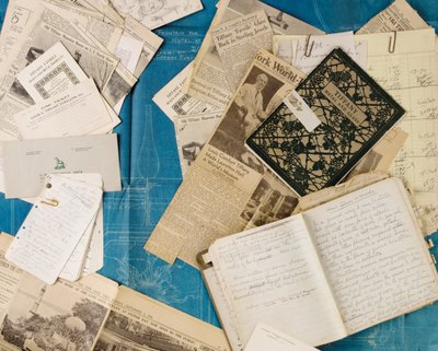 Grupp av arkivmaterial inklusive korrespondens, tidningsurklipp, ritningar, patent, föreläsningsmaterial och ugnsmodeller; av Unbekannt
