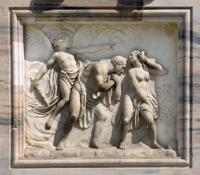 Högrelief föreställande Adam och Eva Chasse du Paradise av Carlo Maria Giudici. 1791. Katedralen (kupol eller duomo) i Milano Italien av Unbekannt