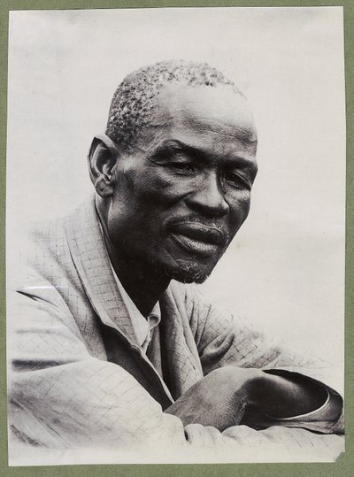 Khama, ca 1910 (gelatinsilvertryck) av Unbekannt