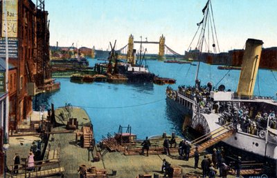 London - Thames river med båt som lägger till och passagerare som går ombord, tidigt 1900-tal (vykort) av Unbekannter Künstler