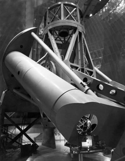 Los Angeles, Kalifornien: 1949 Del av interiören av Mt. Palomar Observatory. (s/v bild) av Unbekannt
