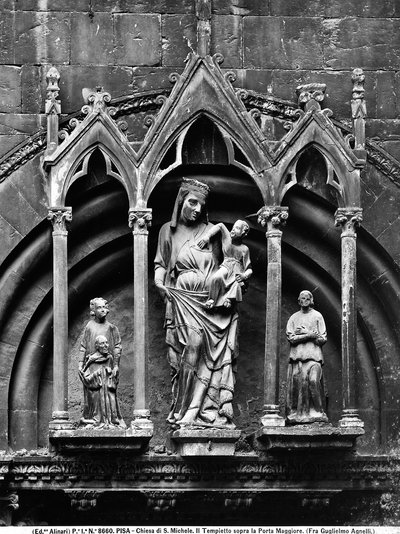 Madonna med barn och två heliga. Målning av Friar Guglielmo Agnelli som ligger i det lilla templet ovanför huvudportalen, kyrkan San Michele i Borgo, Pisa. av Unbekannt