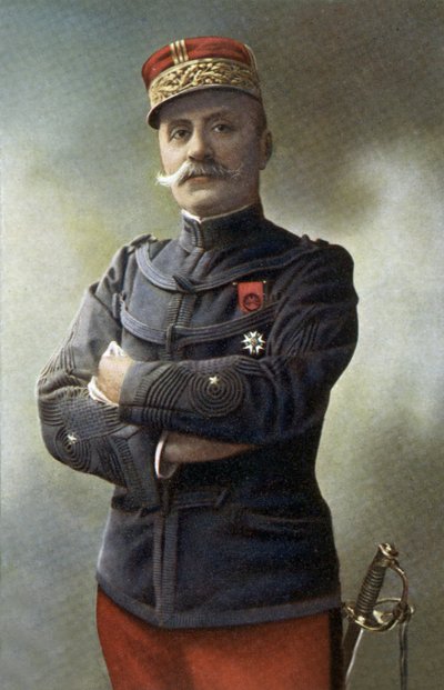 Marechal Ferdinand Foch (1851-1929), divisionsgeneral i den franska armén som sedan beordrade arméerna Alliees i norr, chef för den franska arméns generalstab och generalissimus för trupperna Alliees i mars 1918, han erhåller marechals grad 1918, foto b av Unbekannter Künstler