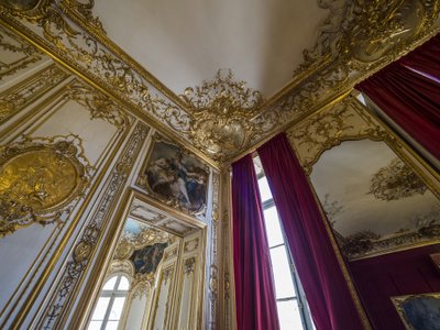Minerve lärare har en ung flicka konsten att gobeläng. Målning av Charles Tremolieres (1703-1739) av Unbekannt