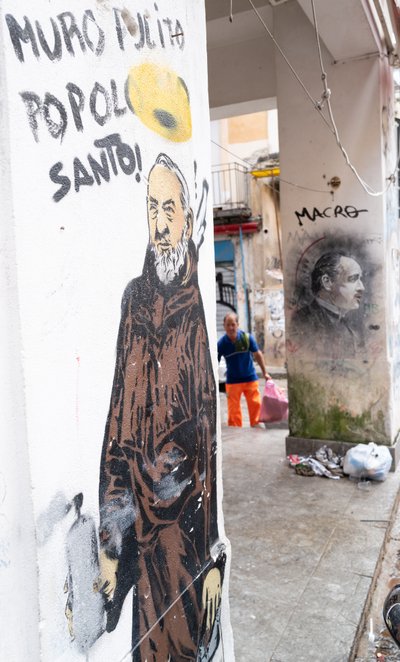 Monk med färgspray och Marlon Brando av Benjamin Baud