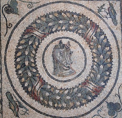 Mosaik av peristylen. Detalj som representerar ett hästhuvud. 3:e - 4:e århundradet. Romersk villa i Casale, Sicilien. UNESCO plats. av William M. Timlin