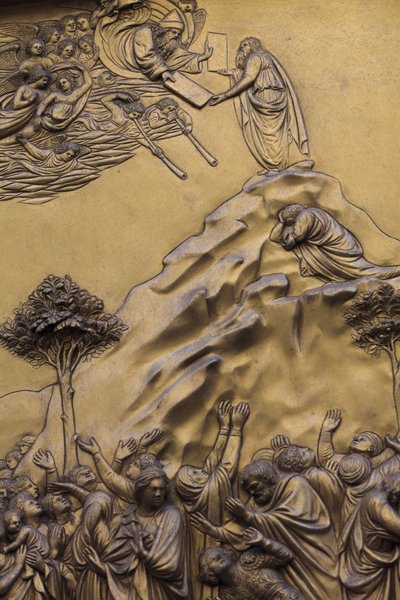 Moses tar emot de tio budorden Östra porten till dopkapellet i Firenze, även kallad Gates of heaven av Michelangelo 1400-talsbronsskulptur av Lorenzo Ghiberti (1425-1452), Florens, Italien av Unbekannt