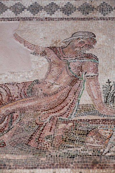 Narcissus tittar på sin reflektion i en vattenpöl - Paphos mosaiker, House of Dionysos - Slutet av 2:a århundradet e.Kr. - Cypern - Betraktelse av Narcissus ovanför en bassäng - Mosaiker från Paphos, House of Dionysos - Slutet av II sciecle ap JC - UNESCO  av William M. Timlin