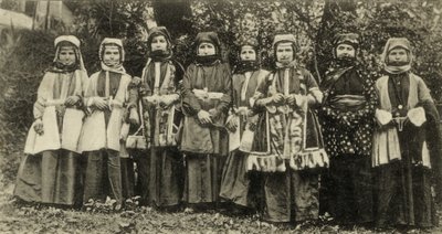 Osetini kvinnor i traditionell dräkt Minoritetsgrupp i Sovjetunionen av Benjamin Baud