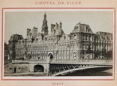 Paris Commune (1871): utsikt över Hotel de Ville i Paris innan dess brand i maj 1871. Fotografi av Pierre Pepetit. Tryck på kartong, Dim. 9x5,4 cm av Unbekannt