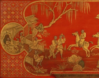 Drottning Annes japanska byråskåp, som visar en detalj av skrivbordslocket med figurer i förgyllt och svart på scharlakansrött, möjligen av John Belchier från St. Paul