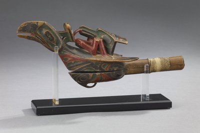 Raven Rattle, sent 1800-tal (polykromt trä med sladd) av Unbekannt