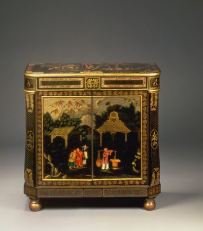 Regency tole peinte svart japanned sidoskåp, som visar ytterdörrar målade med figurer av köpmän i ett landskap, sällsynt, ca 1815 (japanned plåt) (se även 66992) av Unbekannt