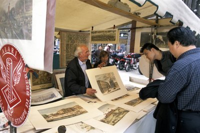 Stall som säljer tryck, Piazza del Carmine, Milano, Lombardiet, Italien av Unbekannt