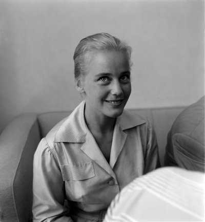 SKÅDESPELINNAN MARIA SCHELL VID XVII INTERNATIONELL FILMFESTIVAL I VENICE LIDO - 1956 av Unbekannt