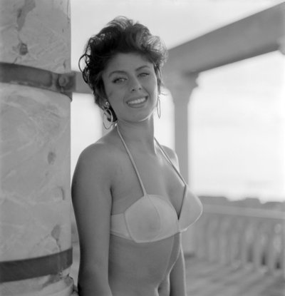 SKÅDESPELINNEN STARLET CELINA CELY PÅ VENICE LIDO BEACH - 1957 av Unbekannt