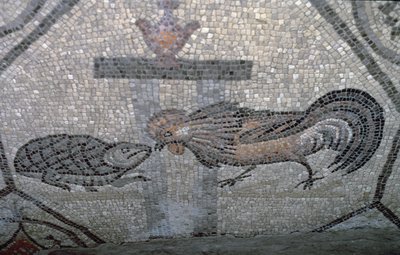 Hanen och sköldpaddan, detalj från en dekorativ trottoar föreställande kristna bilder och hedniska symboler, c.313 AD (mosaik) av Unbekannt