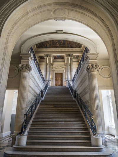 Trappan, arkitekten Charles Lelong (1793-1861) och Edouard Dubois (1795-1813), mellan 1840 och 1846. I taket, Frankrike fäster sina arkiv till tidernas gryning, målning av Felix Jobbe Duval (1821-1889), mellan 1877 och 1881. Hotel de Soubise av Unbekannt