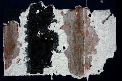 Tidsmärken. Abstrakt konst som visar former som ett vittne om tidens gång. Spår av färg på trä. Fotografi av Michel Lunardelli. av Unbekannt