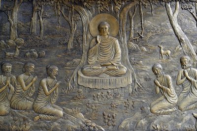 Buddhisttemplet Tinh Xa Ngoc Chau, Buddhas liv, Siddhartha Gautama, Buddha predikade sin första predikan för de fem munkarna i Deer Park i Varanasi, Chau Doc, Vietnam, 2018 (foto) av Unbekannt