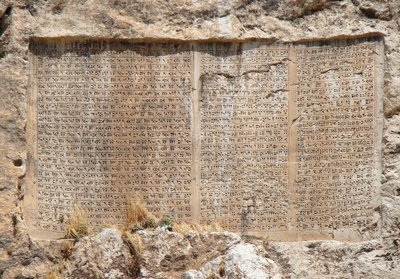 Trespråkig inskription, Xerxes av Unbekannt