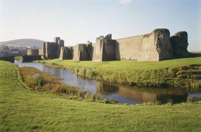 Utsikt över Caerphilly Castle, Glamorgan, Wales, byggt 1268-77 (foto) av Unbekannt