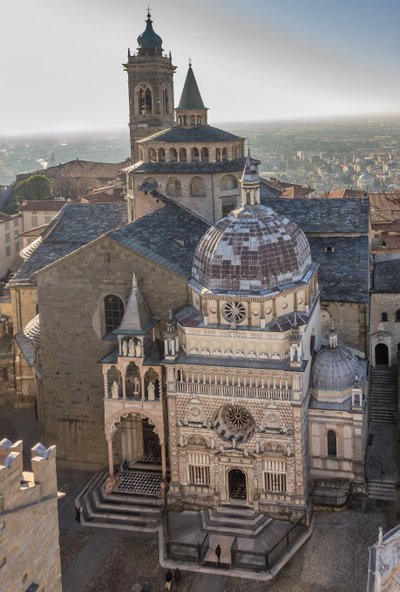 Utsikt över Piazza Duomo, Bergamo Alta, Italien (foto) av Unbekannter Künstler