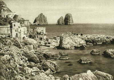 Utsikt över faraglioni från ön Capri till Marina Piccola av Unbekannt