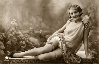 Frau im leichten Kleid, ca. Anfang 1900 (Postkarte) von 