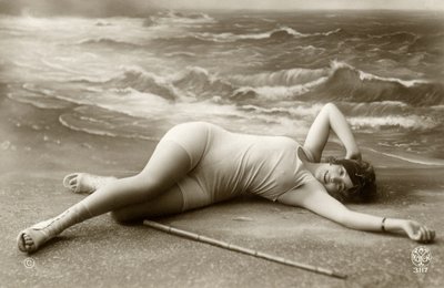 Frau im Badeanzug, ca. Anfang 1900 (Postkarte) von 