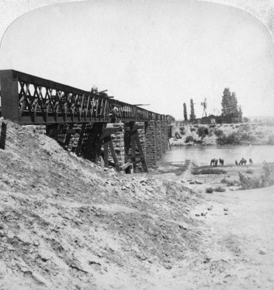 Bro över Modderfloden, Sydafrika, 21 februari 1900. av Underwood and Underwood