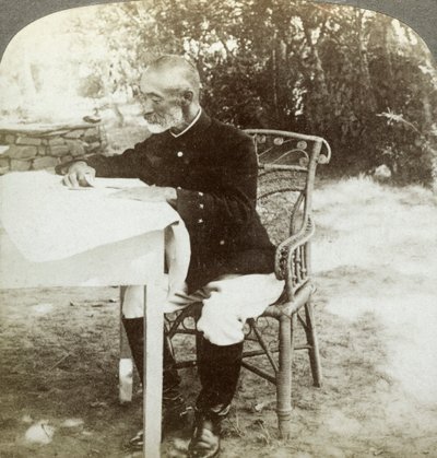 General Nogi vid japanska högkvarteret, Port Arthur, Manchuriet, c1904-1905. av Underwood and Underwood