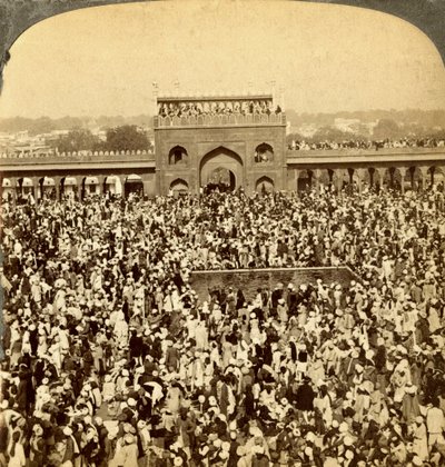 I Jumma-moskéns domstol under den årliga fastan, Delhi, Indien. av Underwood and Underwood