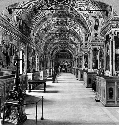 Interiör av Vatikanbiblioteket, Rom, Italien. av Underwood and Underwood