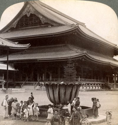 Huvudfronten av Higashi Hongan-ji, största buddhistiska tempel i Japan, Kyoto, 1904. av Underwood and Underwood