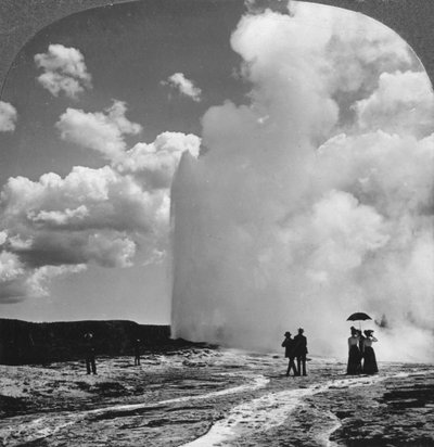 Old Faithful gejser, Yellowstone National Park, USA, tidigt 1800-tal. av Underwood and Underwood