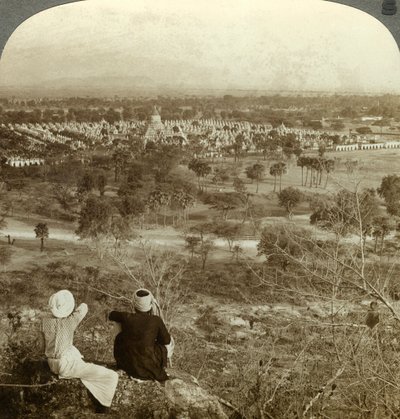 Pagoder, Mandalay, Burma, ca 1900-talet. av Underwood and Underwood