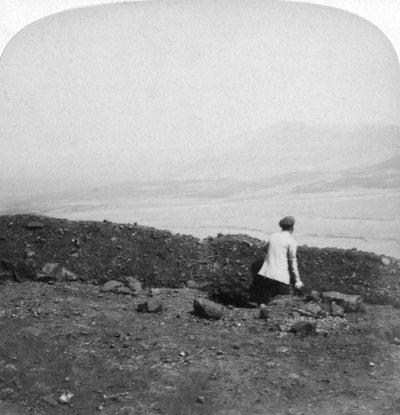 Spion Kop, från en boergrav på Krantz Kloot, Sydafrika, 1901 av Underwood and Underwood