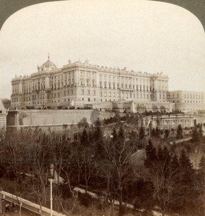 Det imponerande kungliga palatset och Royal Park Campo del Moro...Madrid, Spanien, 1902. av Underwood and Underwood