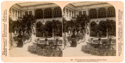 Den inre gården i ett hem i Damaskus, Syrien, 1900. av Underwood and Underwood