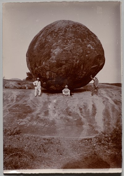 Krishnas smörboll, Mahabalipuram av Unidentified Photographer