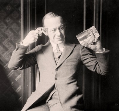 Ernie Hare efterliknade sitt missnöje över förbudet, ca 1920 av Unknown